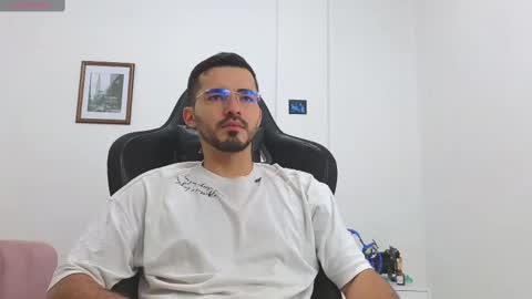 alejandroo_7 online show from 10.25.25