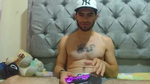 Snapshot of alejo22cm69 chatting on 11.28.25 alejoo online show from 11.28.25