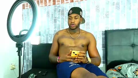 Snapshot of alejo_21cm chatting on 02.17.25 alejo_21cm online show from 02.17.25