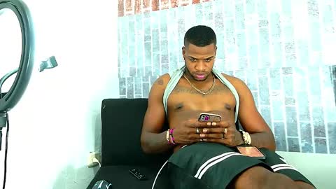 Snapshot of alejo_21cm chatting on 02.19.25 alejo_21cm online show from 02.19.25