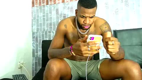 Snapshot of alejo_21cm chatting on 03.10.25 alejo_21cm online show from 03.10.25