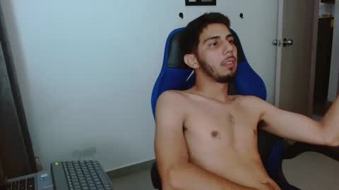 Snapshot of alejo_hot23 chatting on 11.01.25 David online show from 11.01.25