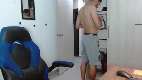 Snapshot of alejo_hot23 chatting on 11.04.25 David online show from 11.04.25