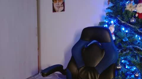 Snapshot of alejo_hot23 chatting on 11.20.25 David online show from 11.20.25