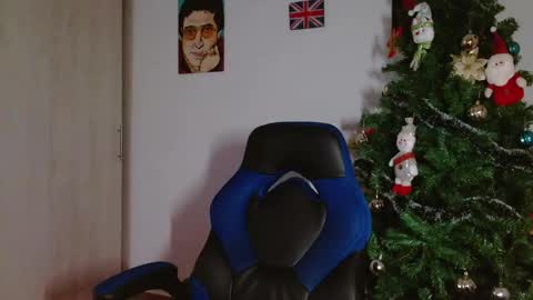 Snapshot of alejo_hot23 chatting on 12.17.25 David online show from 12.17.25