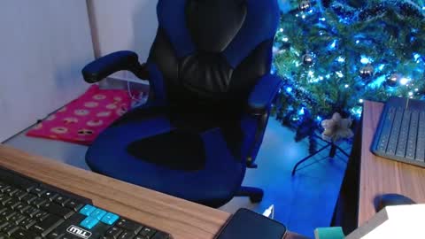 Snapshot of alejo_hot23 chatting on 12.18.25 David online show from 12.18.25