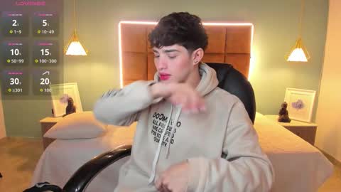 ALejoo Saenz online show from 12.02.25