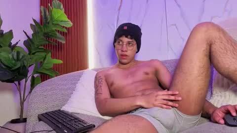 Snapshot of alejostonevg chatting on 02.17.26 Alejo online show from 02.17.26