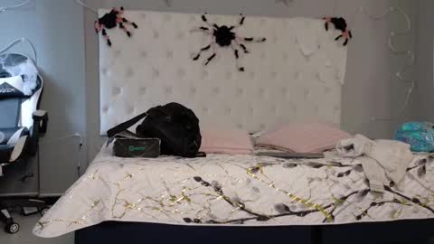 alektra_bryce online show from 10.28.25