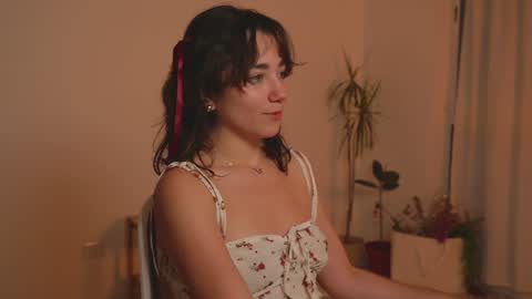 Snapshot of alemaniababe chatting on 01.06.25 Ale online show from 01.06.25