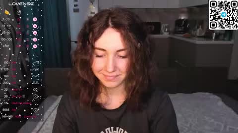 Snapshot of alena_mell chatting on 12.15.25 Alenkaaa online show from 12.15.25