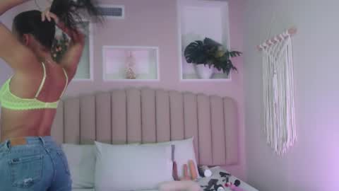 Snapshot of aleska_swarovski chatting on 01.13.26 Aleska 3 online show from 01.13.26