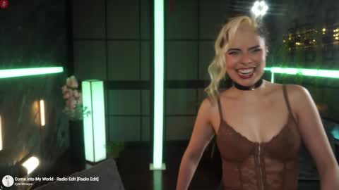 Alessa Goreng online show from 11.21.25