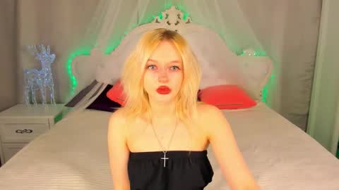 Snapshot of alessakiss chatting on 12.18.25 alessakiss online show from 12.18.25