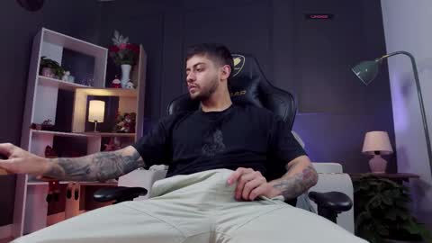 Snapshot of alessandro_duty chatting on 01.08.26 Alessandro INDEPENDENT MODEL online show from 01.08.26