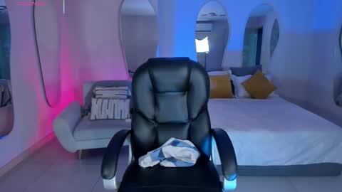 ALESSA ROMERO  online show from 12.22.25