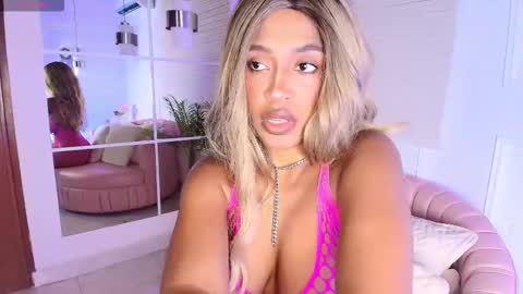 Snapshot of alessia_moon1 chatting on 12.14.25 Alejandra online show from 12.14.25