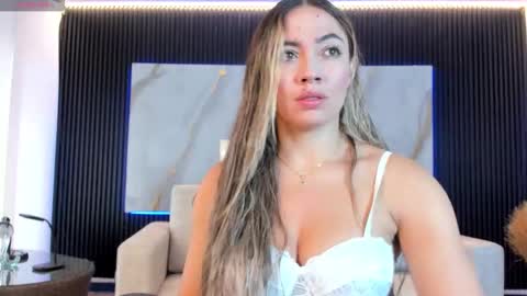 Snapshot of alessia_taylorr chatting on 11.08.25 Alessia Everyday From 0530 to 1430 Col Time online show from 11.08.25