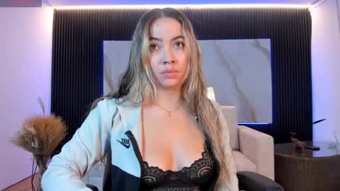 Snapshot of alessia_taylorr chatting on 11.20.25 Alessia Everyday From 0530 to 1430 Col Time online show from 11.20.25