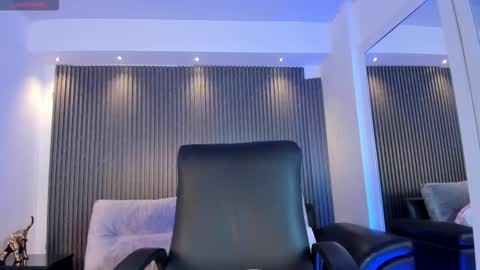 Snapshot of alessia_taylorr chatting on 11.26.25 Alessia Everyday From 0530 to 1430 Col Time online show from 11.26.25