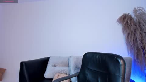 Snapshot of alessia_taylorr chatting on 12.02.25 Alessia Everyday From 0530 to 1430 Col Time online show from 12.02.25