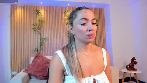 Snapshot of alessia_taylorr chatting on 12.15.25 Alessia Everyday From 0530 to 1430 Col Time online show from 12.15.25