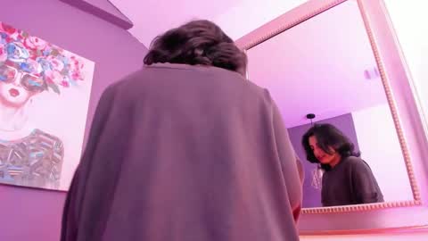 alessiia__ online show from 11.18.25