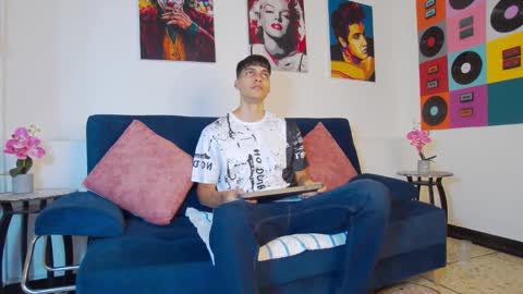 Snapshot of alessiovitale chatting on 11.18.25 Alessio online show from 11.18.25