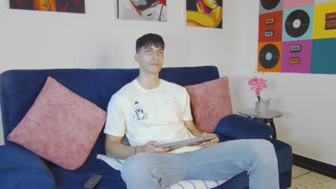 Snapshot of alessiovitale chatting on 11.21.25 Alessio online show from 11.21.25