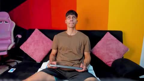 Snapshot of alessiovitale chatting on 12.04.25 Alessio online show from 12.04.25