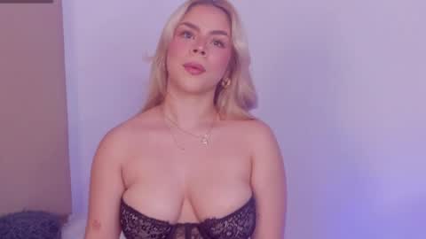Snapshot of alesssia_moon chatting on 06.04.26 Alessia Moon online show from 06.04.26