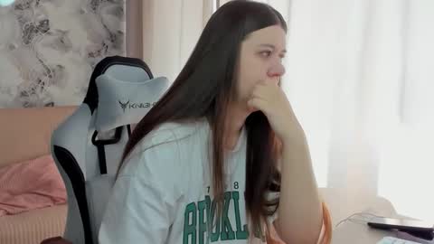 Aletta Oushen online show from 09.18.25