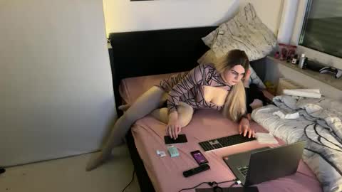 Snapshot of alevsandra87 chatting on 01.06.25 Leyla Leg online show from 01.06.25