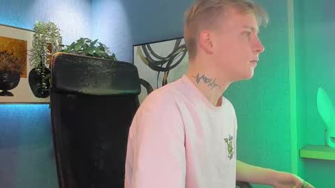 Snapshot of alex__sweet chatting on 11.16.25 your Alex online show from 11.16.25