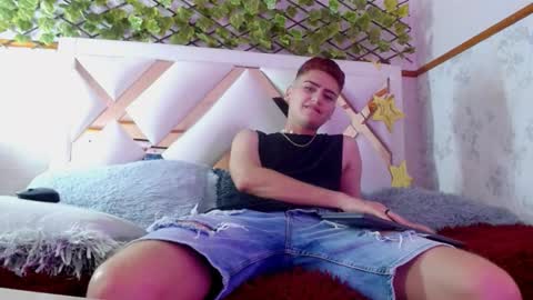 Snapshot of alex_millerss chatting on 11.19.25 ALEX online show from 11.19.25