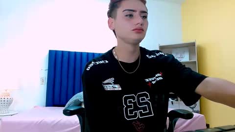 Snapshot of alex_millerss chatting on 12.16.25 ALEX online show from 12.16.25