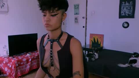 Snapshot of alex_one888 chatting on 12.19.25 Alex online show from 12.19.25