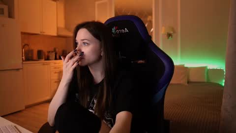 Snapshot of alexa_feels chatting on 12.08.24 Little Duck homie online show from 12.08.24