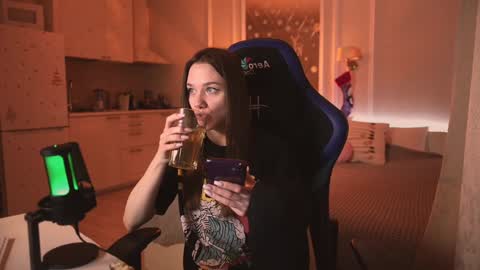 Snapshot of alexa_feels chatting on 12.22.24 Little Duck homie online show from 12.22.24