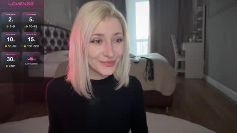 Snapshot of alexa_novak chatting on 11.06.25 Alexa online show from 11.06.25