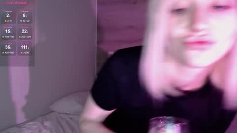 Snapshot of alexa_novak chatting on 11.18.25 Alexa online show from 11.18.25