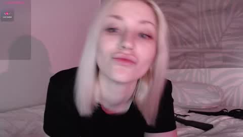 Snapshot of alexa_novak chatting on 11.19.25 Alexa online show from 11.19.25