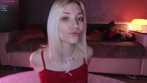 Snapshot of alexa_novak chatting on 11.28.25 Alexa online show from 11.28.25