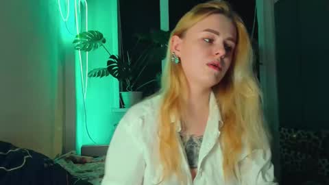 Snapshot of alexa_pirs chatting on 03.04.25 alexa_pirs online show from 03.04.25