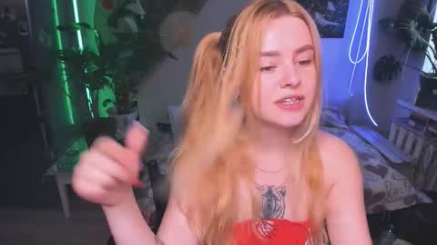 Snapshot of alexa_pirs chatting on 10.13.25 alexa_pirs online show from 10.13.25