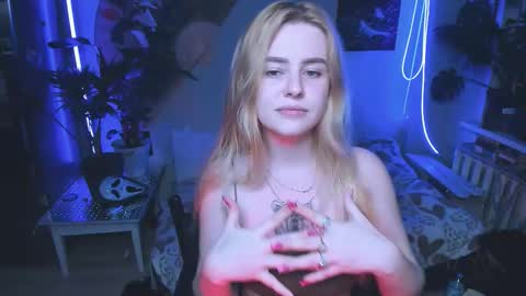 Snapshot of alexa_pirs chatting on 10.14.25 alexa_pirs online show from 10.14.25