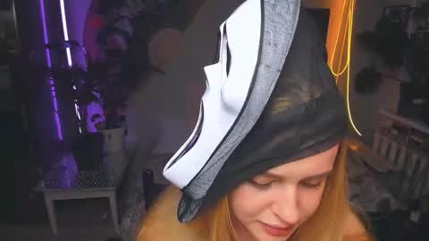 Snapshot of alexa_pirs chatting on 10.17.25 alexa_pirs online show from 10.17.25