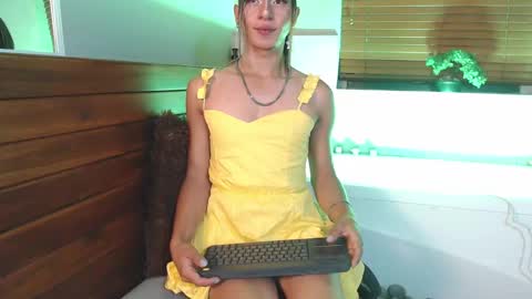 Snapshot of alexa_vandercloude chatting on 09.19.25 alexa_vandercloude online show from 09.19.25