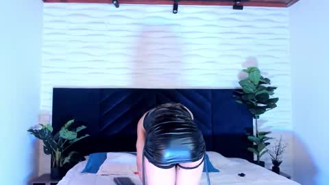 Snapshot of alexa_vandercloude chatting on 10.18.25 alexa_vandercloude online show from 10.18.25