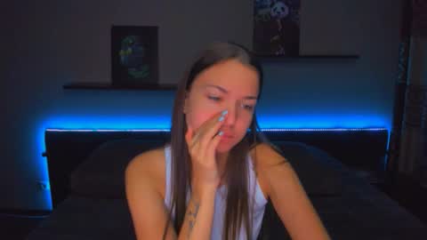 Snapshot of alexabarkley chatting on 10.27.25 angel online show from 10.27.25